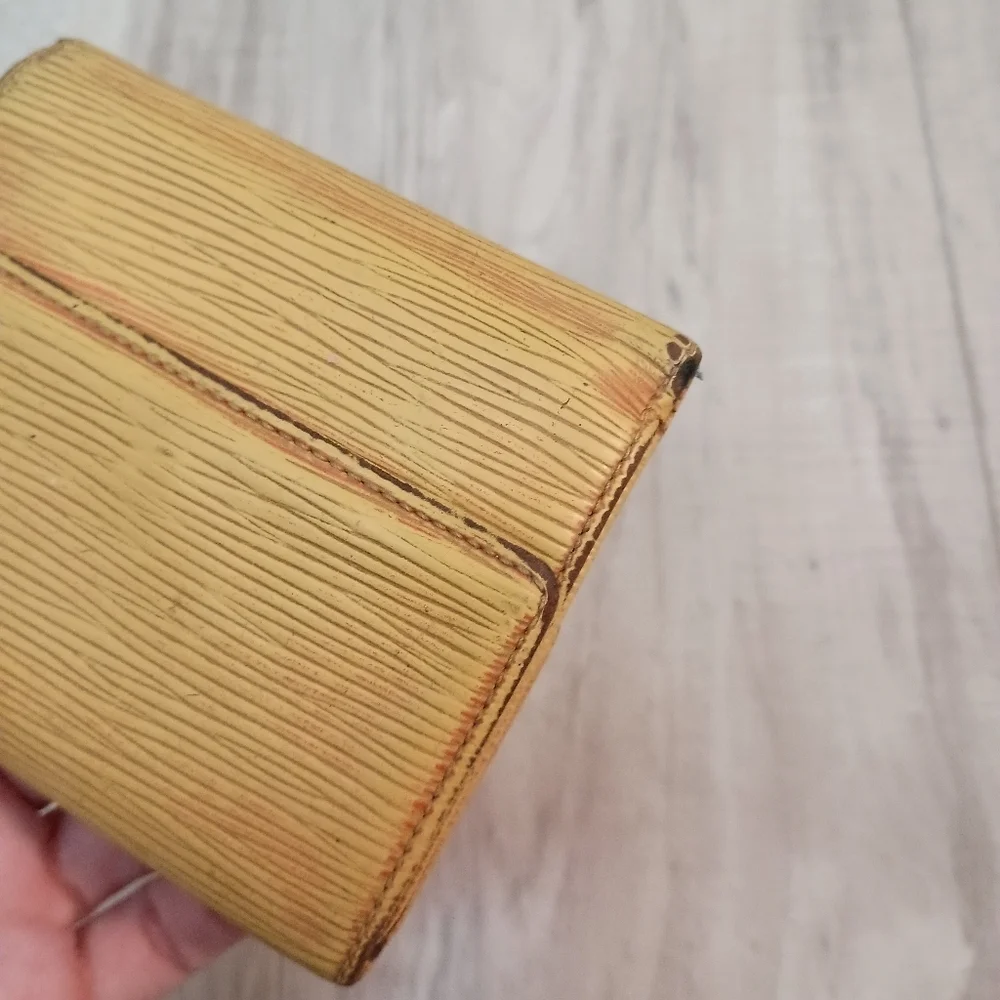Louis Vuitton Authentic Bill Fold Wallet Yellow Epi Coin Pocket - Picture 4 of 12